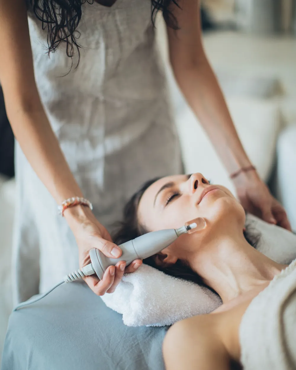 Radiofrecuencia facial con equipo